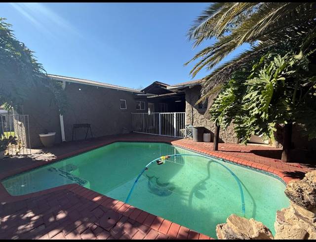 3 BEDROOM HOUSE FOR SALE IN VANDERBIJLPARK CE 2